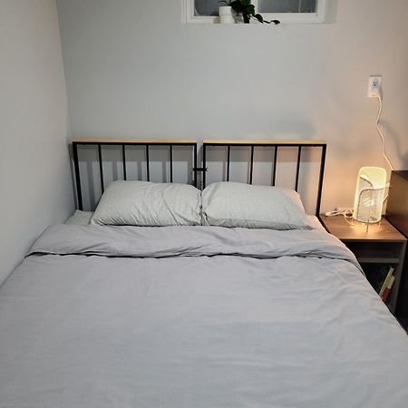 Guest House Basement - Master Bedrooms In Bayview Village 토론토 외부 사진