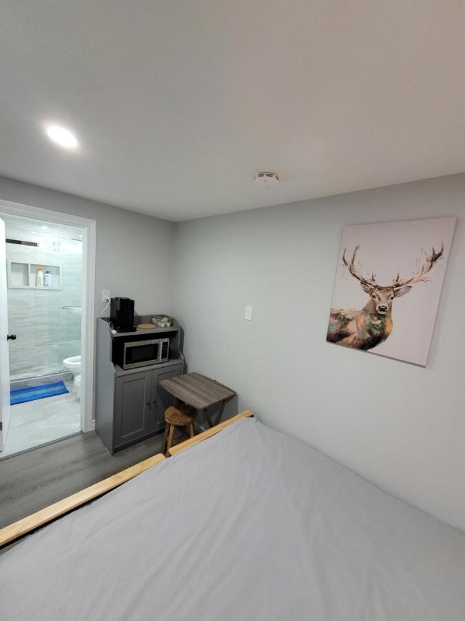 Guest House Basement - Master Bedrooms In Bayview Village 토론토 외부 사진