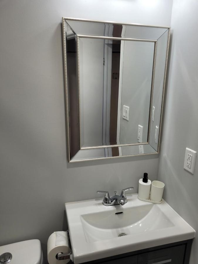 Guest House Basement - Master Bedrooms In Bayview Village 토론토 외부 사진