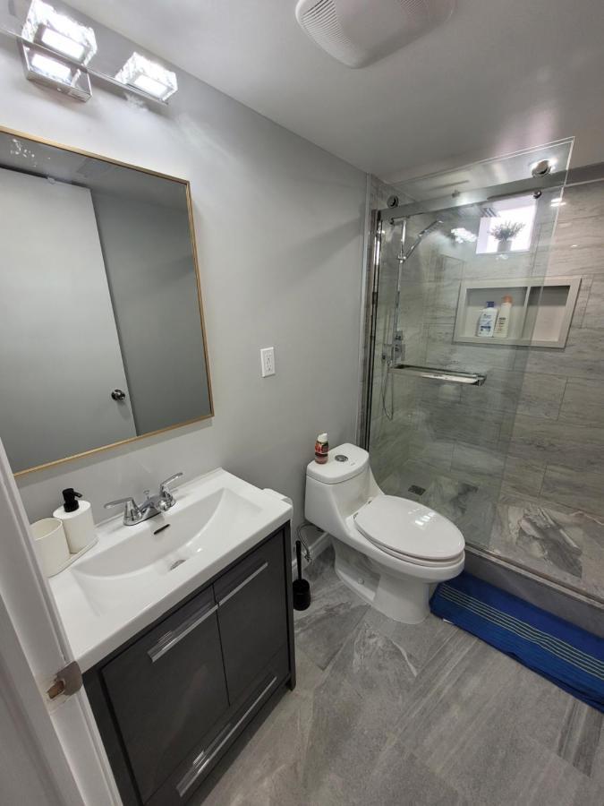 Guest House Basement - Master Bedrooms In Bayview Village 토론토 외부 사진
