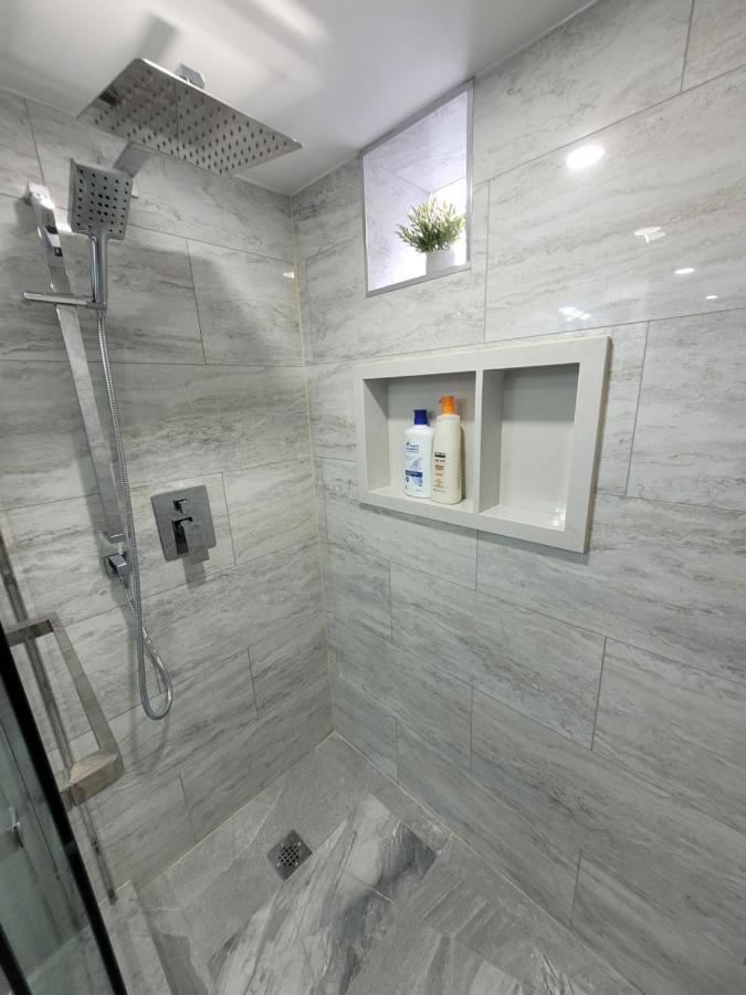 Guest House Basement - Master Bedrooms In Bayview Village 토론토 외부 사진