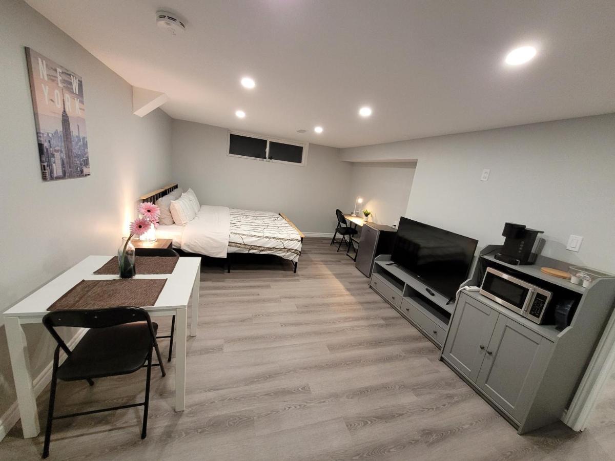 Guest House Basement - Master Bedrooms In Bayview Village 토론토 외부 사진