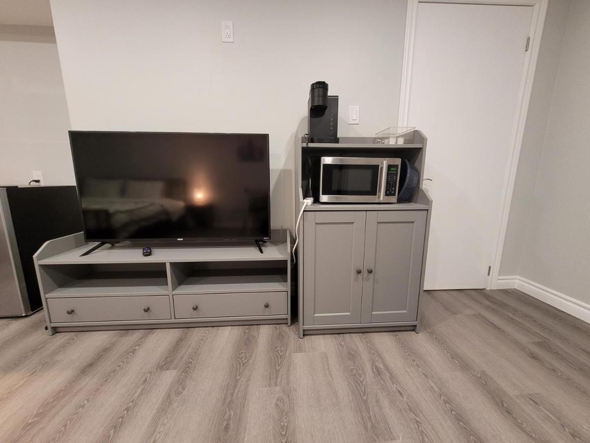 Guest House Basement - Master Bedrooms In Bayview Village 토론토 외부 사진